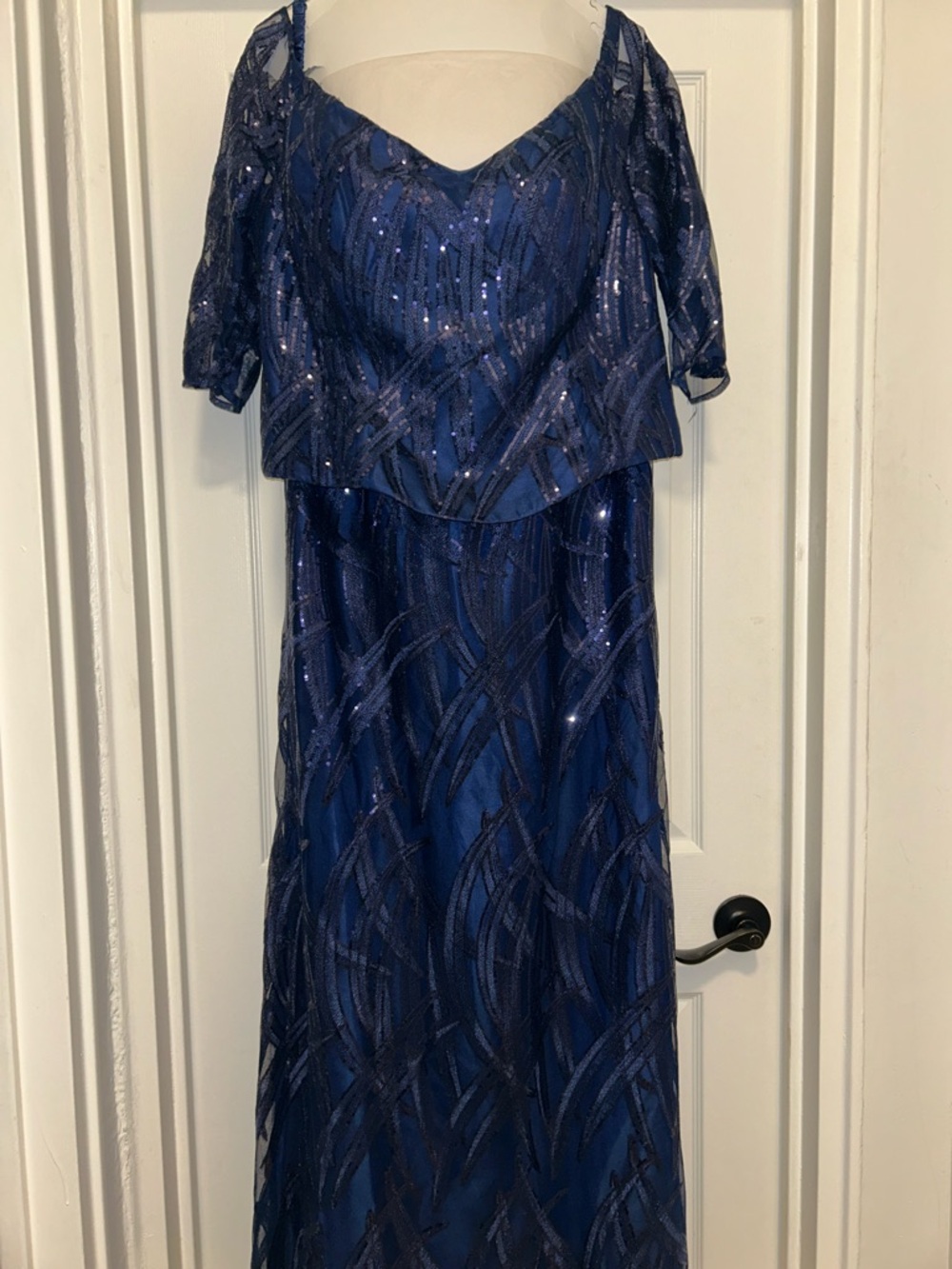 Elegant Navy Long Sleeve Sequin Evening Dress